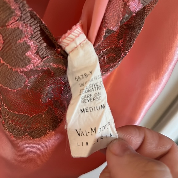 Vintage Val Mode Lingerie Satin Slip | Size Medium | Satin Intimates | Pink Slip - Picture 6 of 6